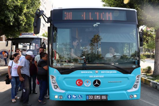 60 ya��n alt�ndaki emeklilerin �cretsiz toplu ta��ma kartlar� iptal edildi.