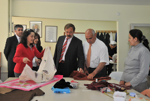 Akdeniz Belediyesinin16 bran�taki kursunda 500 gen� meslek ��reniyor