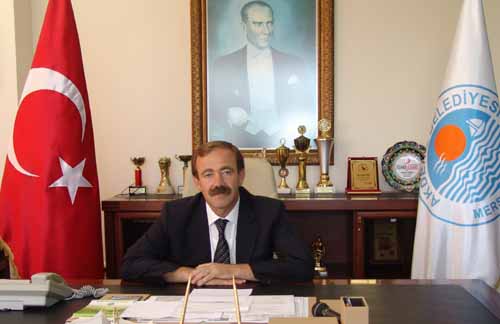 Akdeniz Belediye Ba�kan� T�rk�ten �nemli bir a��l�m