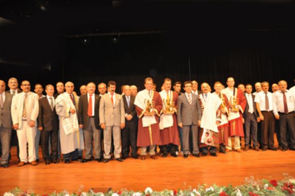 Ustalar Şed Kuşandı