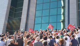 MERSİNDE’ DE ADLİYEYE SİYAH ÇELENK 