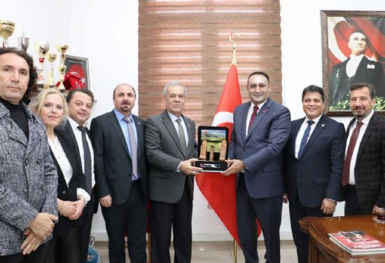 �T�RK�YE GAZETEC�LER FEDERASYONU�NDAN BA�KAN YILMAZ�A Z�YARET