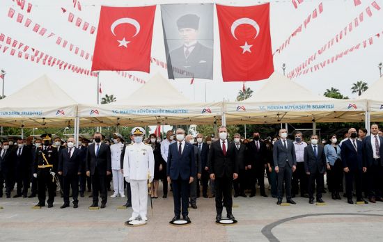 CUMHUR�YET�M�Z�N KURULU�UNUN 98. YIL D�N�M� KUTLAMALARI ATAT�RK ANITI�NA �ELENKLER�N SUNULMASIYLA BA