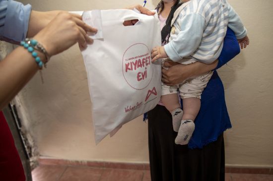 B�Y�K�EH�R, M�N�KLER�N BAYRAMLIKLARINI KAPILARINA G�T�R�YOR