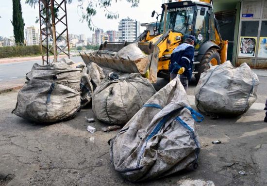 YEN��EH�R�DE KA�AK ATIK DEPOLAMA YERLER� KAPATILDI