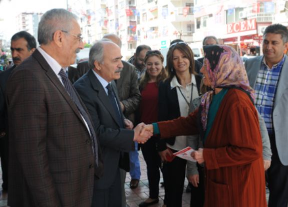 Başkan Genç Silifke caddesi  esnafını ziyaret etti