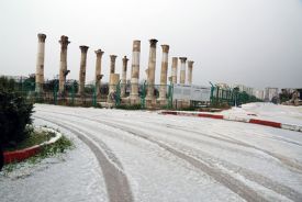 Mezitli’ye kar yağdı