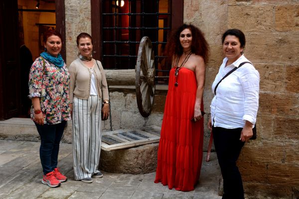 TAR�H� G�LNAR OTEL� SANATA KAPILARINI A�TI