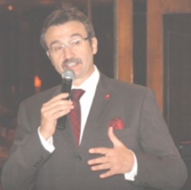 Macit Özcan sahneye ısındı