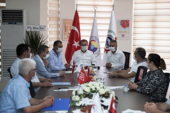 BA�KAN SE�ER, S�L�FKE�DE STK TEMS�LC�LER� �LE B�R ARAYA GELD�