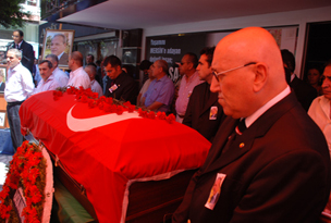 Kadri �aman�� topra�a verildi.. 