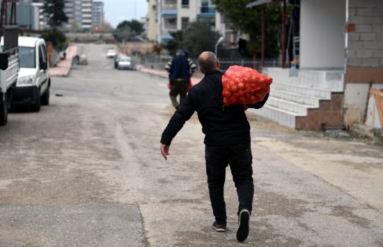 YEN��EH�R BELED�YES� VATANDA�LARA 50 TON SO�AN DA�ITTI 