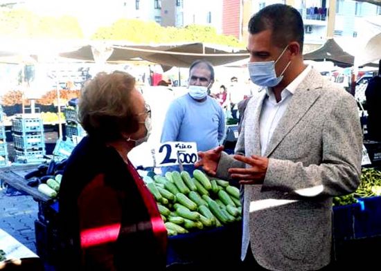 CHP TARSUS �L�E BA�KANI AV. OZAN VARAL PAZAR YERLER�N�DEHALKIN SORUNLARINI D�NL�YOR