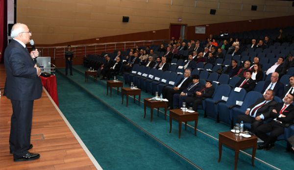 BA�KAN KOCAMAZ, MECL�S �YELER� �LE VEDALA�TI