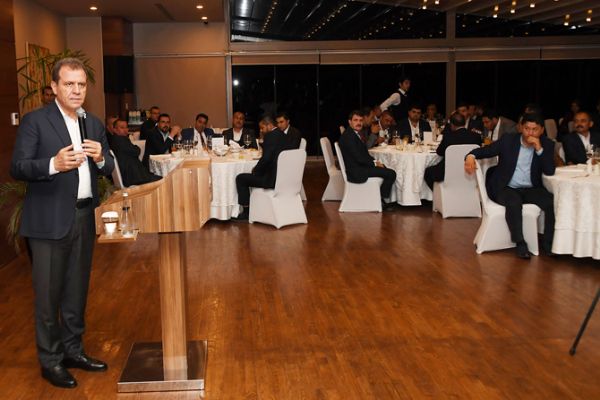 BA�KAN SE�ER, MECL�S �YELER� �LE B�R ARAYA GELD�