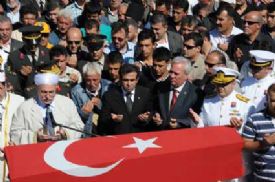 Mersin �ehidini topra�a verdi