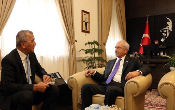 Ba�kan Tarhan K�l��daro�lu�nun s�z�n� yerine getirdi ve i��iye y�ksek maa� �deyen belediye ba�kan� o