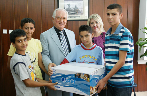 Mezitli Belediyesinden,  Emniyet �ocuk �ube M�d�rl����ne Bilgisayar Deste�i.