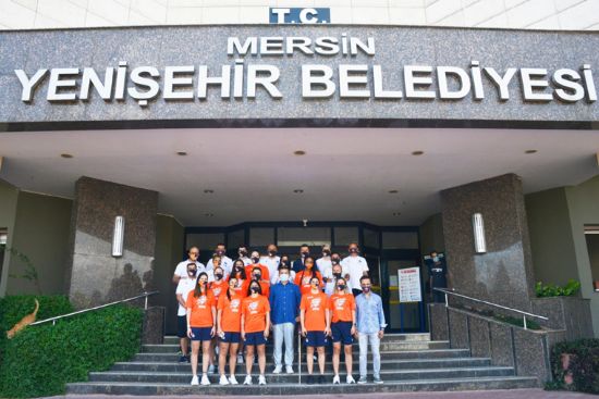 �BK Mersin Yeni�ehir Belediyesi Kad�n Basketbol Tak�m��ndan, Ba�kan �zyi�it�e ziyaret