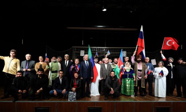 T�RK D�NYASI T�YATRO, G�NLER� �DA�ILAN T�FAQ� OYUNU �LE BA�LADI