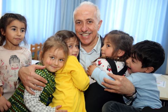 BA�KAN G�LTAK; GAZ� MUSTAFA KEMAL��N, D�NYA �OCUKLARINA ARMA�AN ETT��� 23 N�SAN BAYRAMI KUTLU OLSUN.