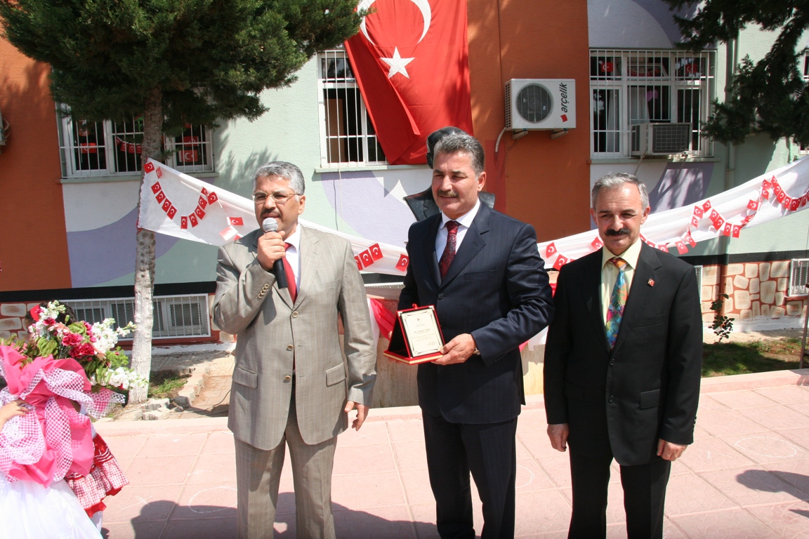 Ba�kan Tuna�ya 23 Nisan�da Te�ekk�r Plaketi