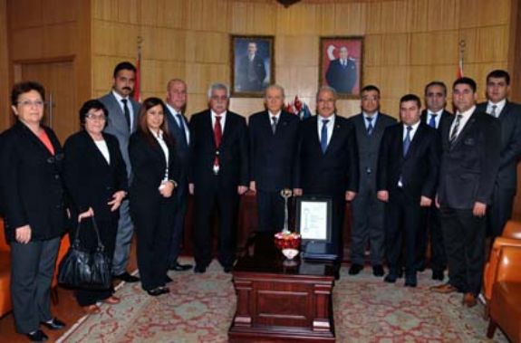 Kocamaz’ın başkanlığındaki heyet ile MHP Genel Merkezi’ni ziyaret etti.