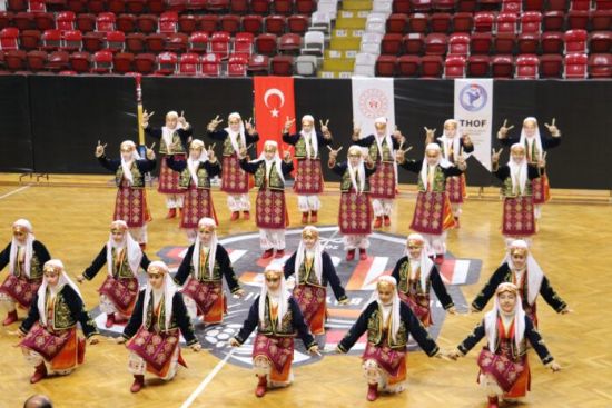 TOROSLAR BELED�YES� HALK OYUNLARI EK�B�, Y�NE �AMP�YON