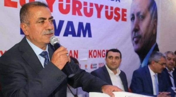 AKP�nin ne dedi�ini bilmeyen ba�kan� 