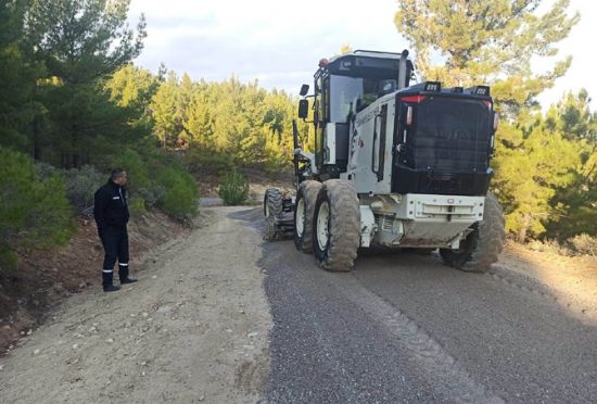 ZEYNE MAHALLES�NDE STAB�L�ZE YOL BAKIM �ALI�MALARI DEVAM ED�YOR