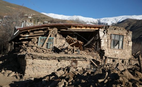 Elaz�� depreminde bir k�y tamamen y�k�ld�