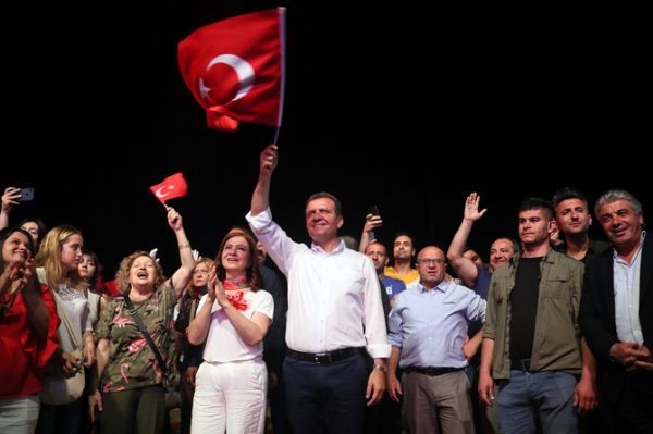 B�NLERCE ATAT�RK SEVDALISI FENER ALAYINDA BULU�TU  19 MAYIS CO�KUSU