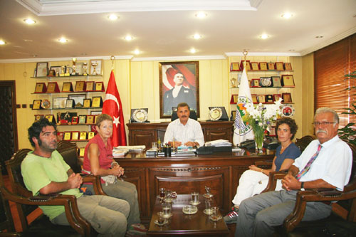 Yumuktepe Kaz� Ekibi�nden, Ba�kan Tuna�ya Ziyaret