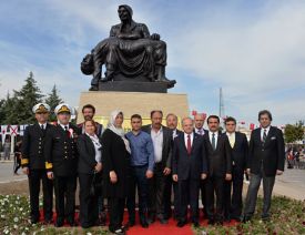 Mersin’li Şehit’e Anıt Heykel