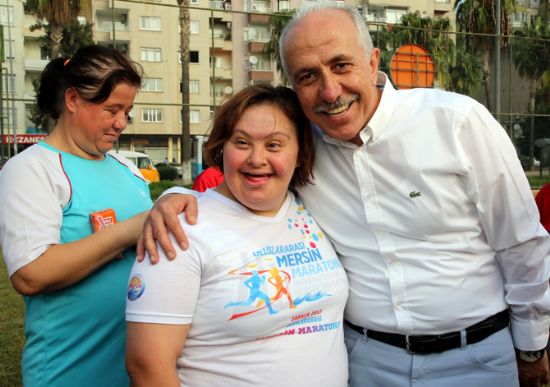 Akdeniz Belediye Ba�kan� Mustafa G�ltak�tan, D�nya Engelliler G�n� Mesaj�