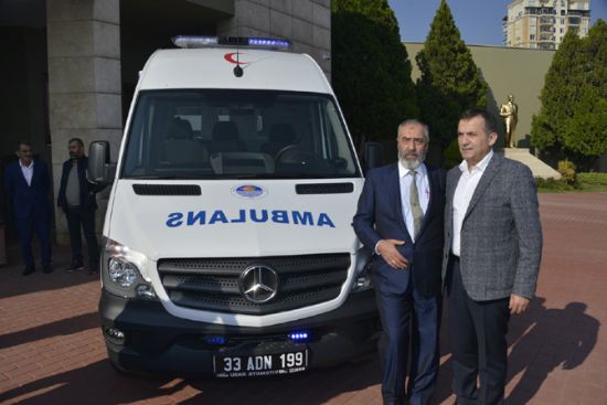 Hay�rsever Ar�kan, Yeni�ehir Belediyesi�ne  ambulans ba���lad�.