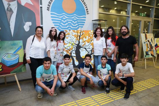 BA�KAN VAHAP SE�ER��N E�� MERAL SE�ER�DEN GEN� RESSAMLARA DESTEK