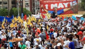 1 May�s Mersin’de de co�ku ile kutland� 