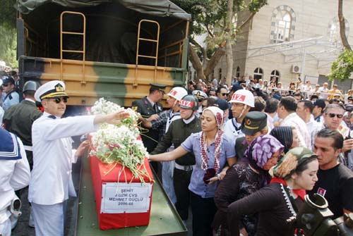 Mezitli �ehidini u�urlad� 