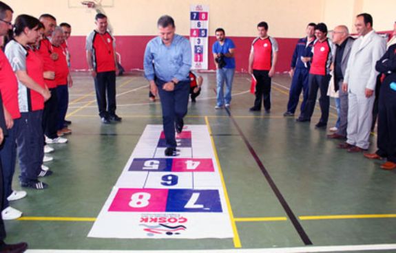 Başkan Tuna, Eski Çocuk Oyunlarını Oynadı