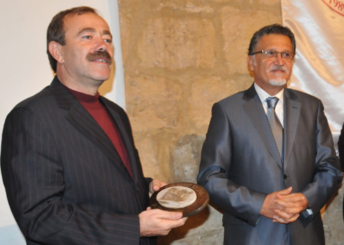 Mersin Sanat Kul�b�nden Ba�kan T�rk�e onur �d�l� 