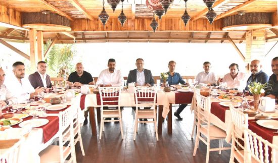    BA�KAN YILMAZ, TEKST�L SEKT�R� ��VERENLER�YLE BULU�TU