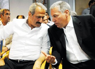 Herkes kendi ��kar�n�n pe�inde