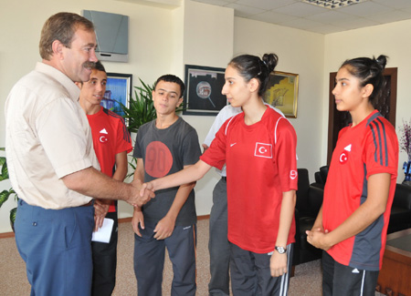 Ba�ar�l� Tekvandoculardan Ba�kan T�rk�e Ziyaret 