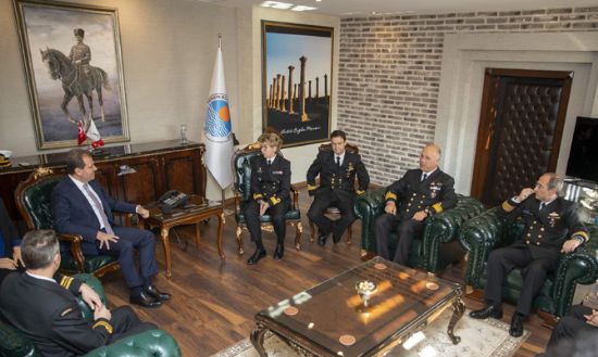 NATO M�TTEF�K DONANMASI�NDAN BA�KAN SE�ER�E Z�YARET